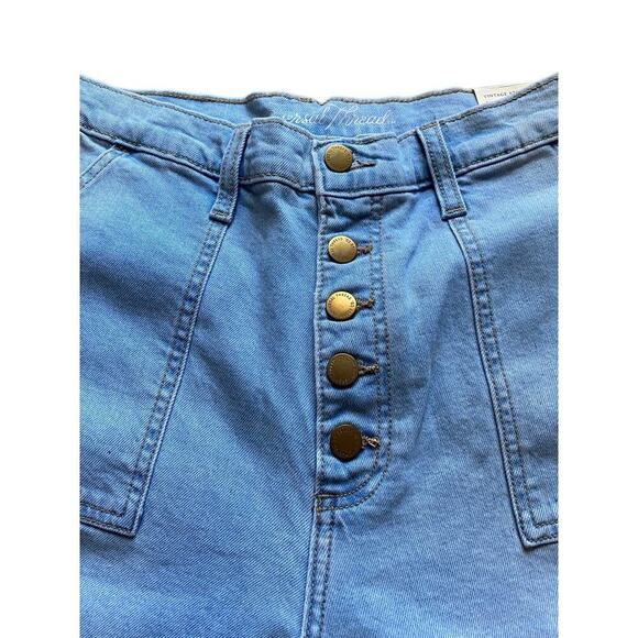 NWT Universal Thread Light Wash Blue Denim Vintage Jeans Women's Size 8 - Picture 3 of 12
